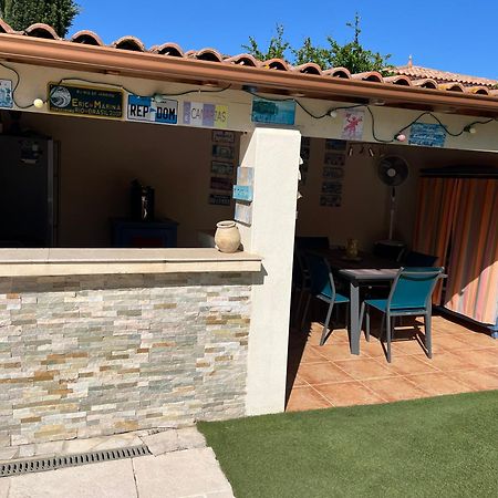 Villa Avec Piscine Gallargues-le-Montueux Kültér fotó