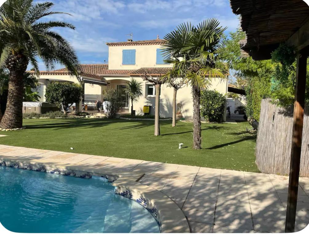 Villa Avec Piscine Gallargues-le-Montueux Kültér fotó